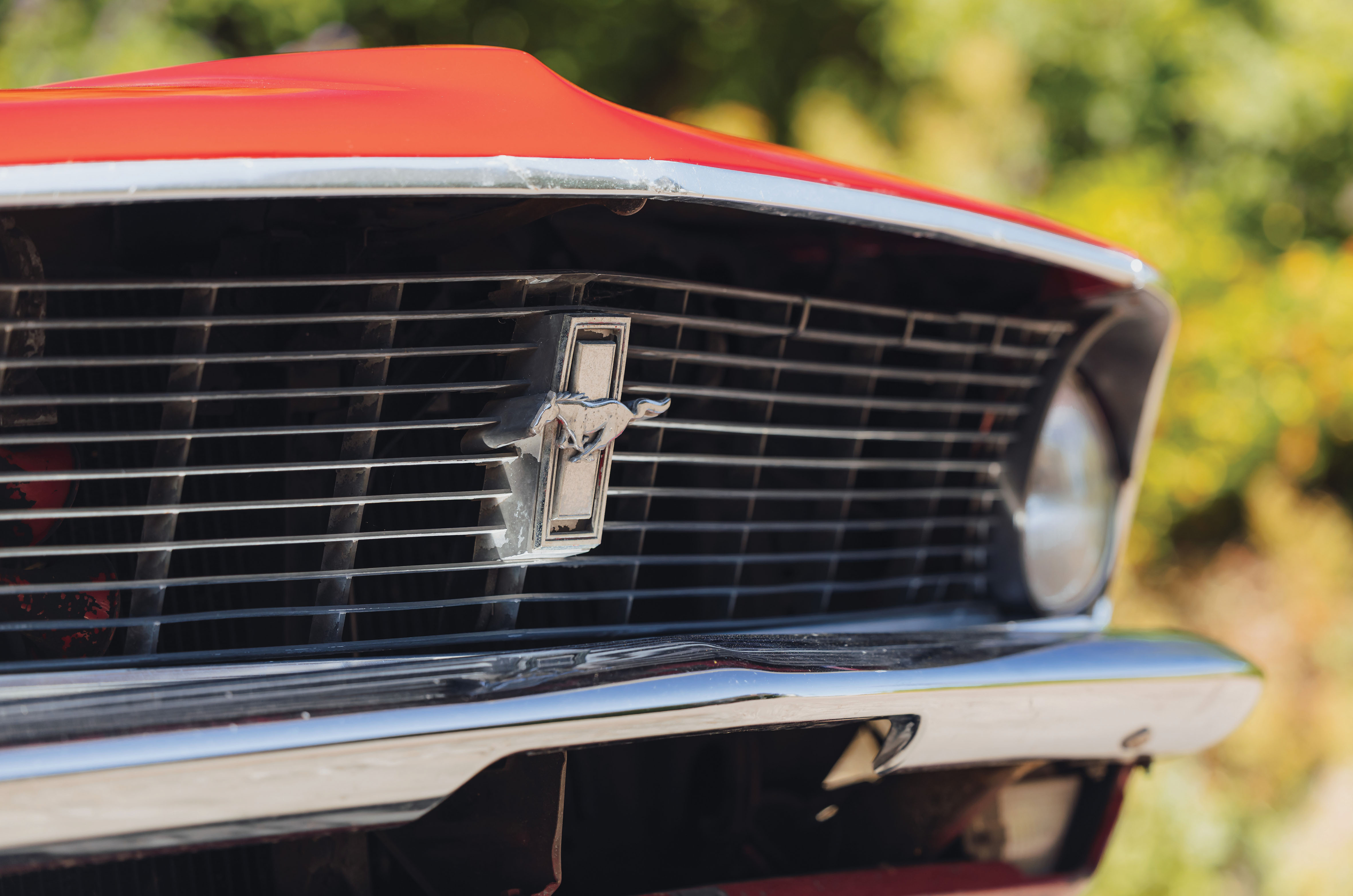 Classic & Sports Car – Triumph Stag vs Ford Mustang Convertible: unlikely rivals