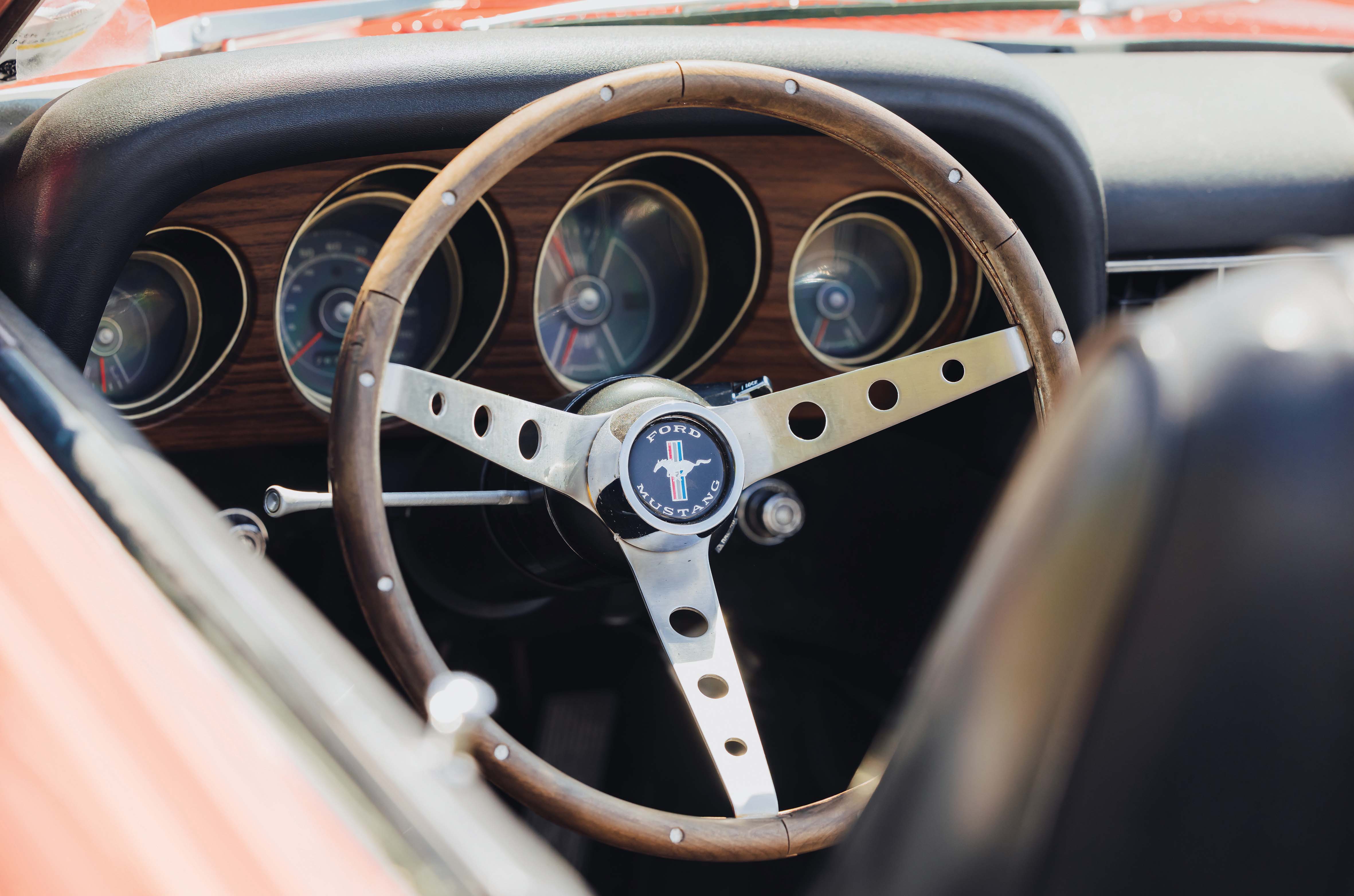 Classic & Sports Car – Triumph Stag vs Ford Mustang Convertible: unlikely rivals