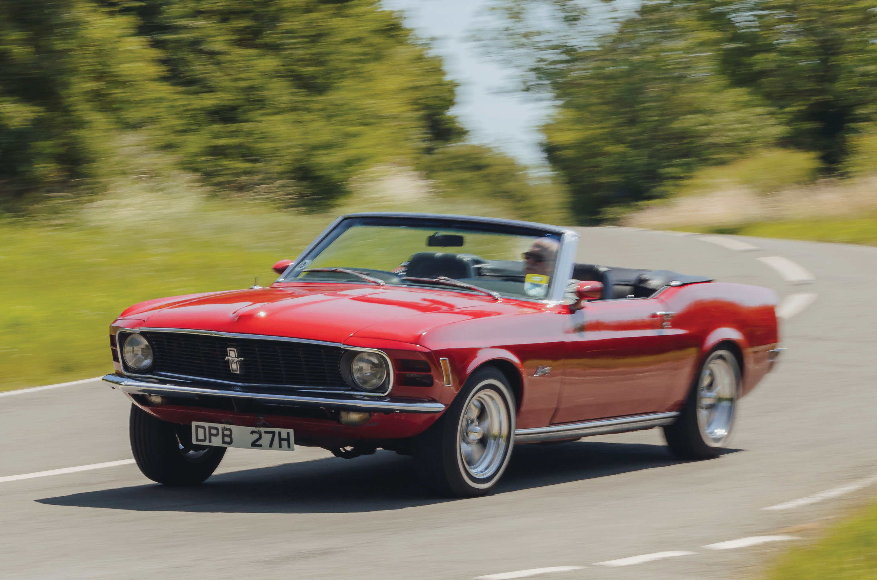 Classic & Sports Car – Triumph Stag vs Ford Mustang Convertible: unlikely rivals