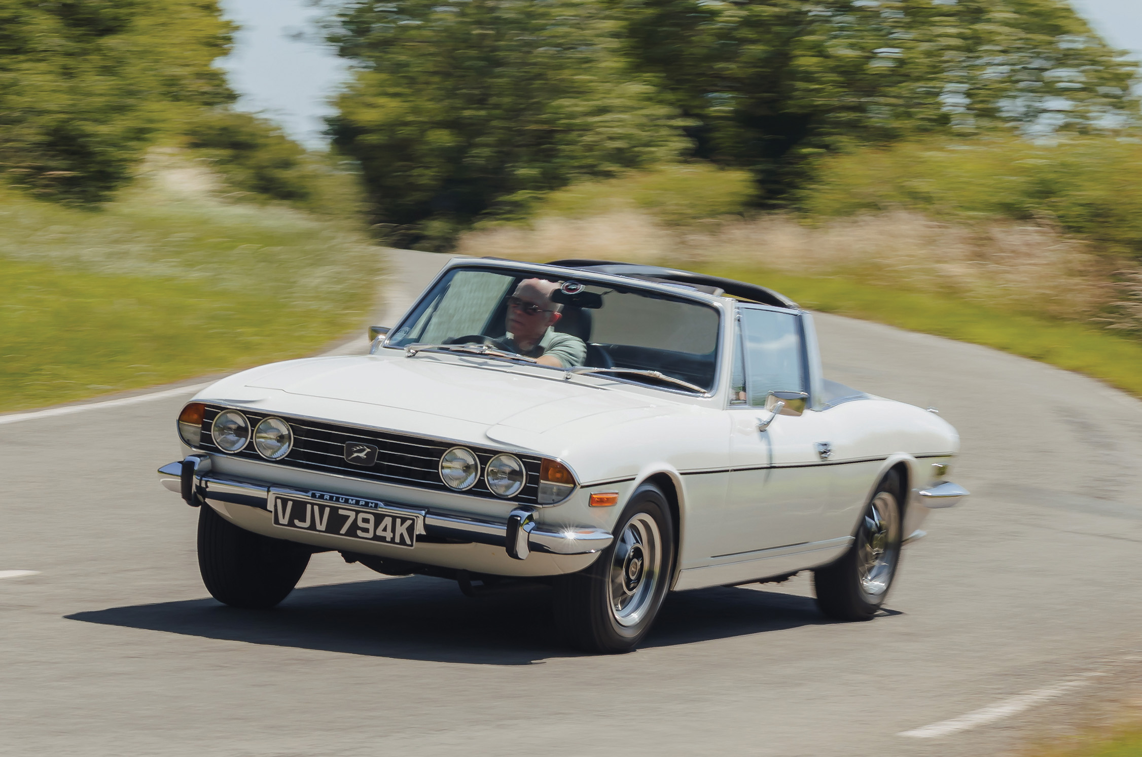 Classic & Sports Car – Triumph Stag vs Ford Mustang Convertible: unlikely rivals