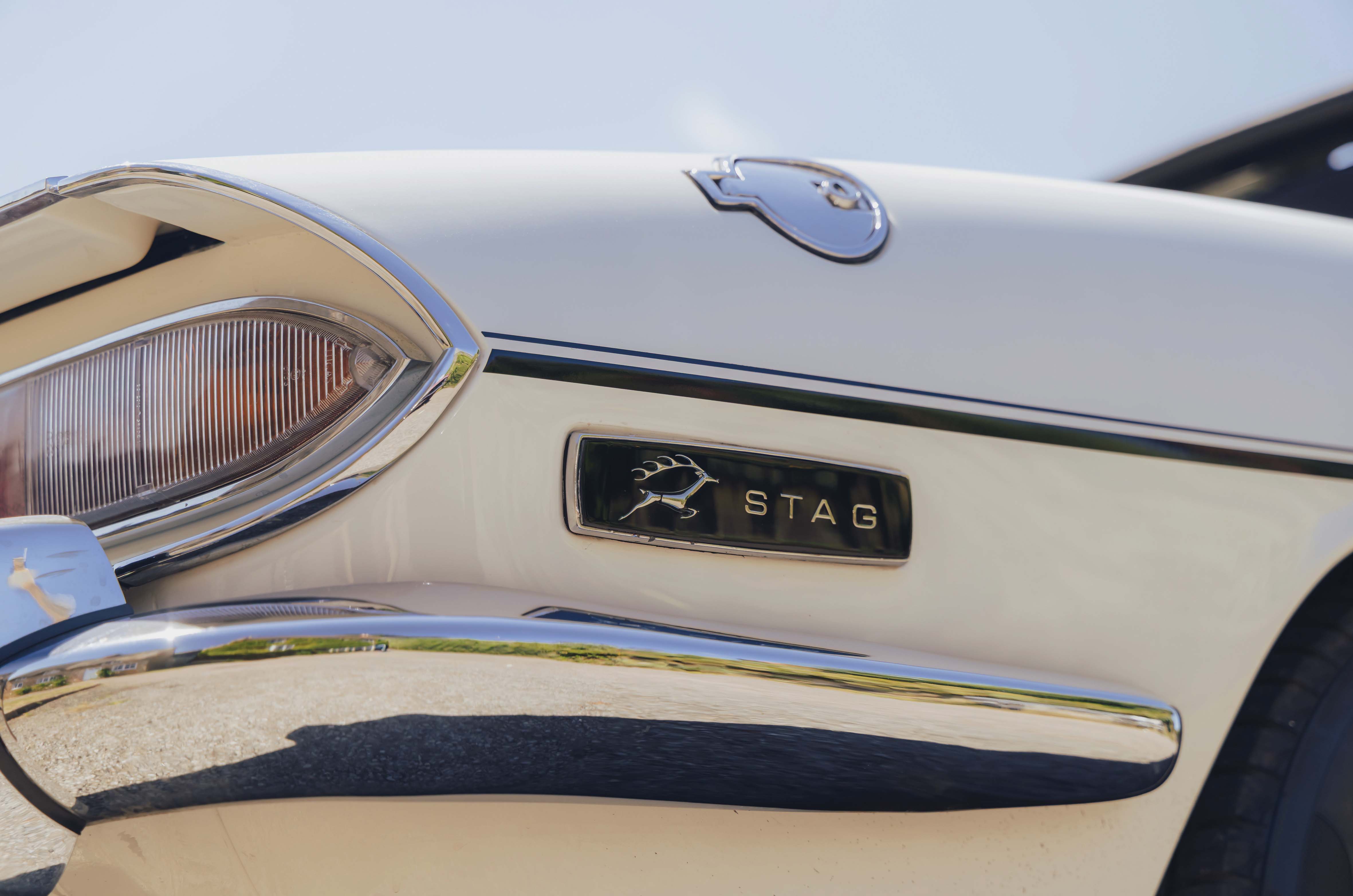 Classic & Sports Car – Triumph Stag vs Ford Mustang Convertible: unlikely rivals