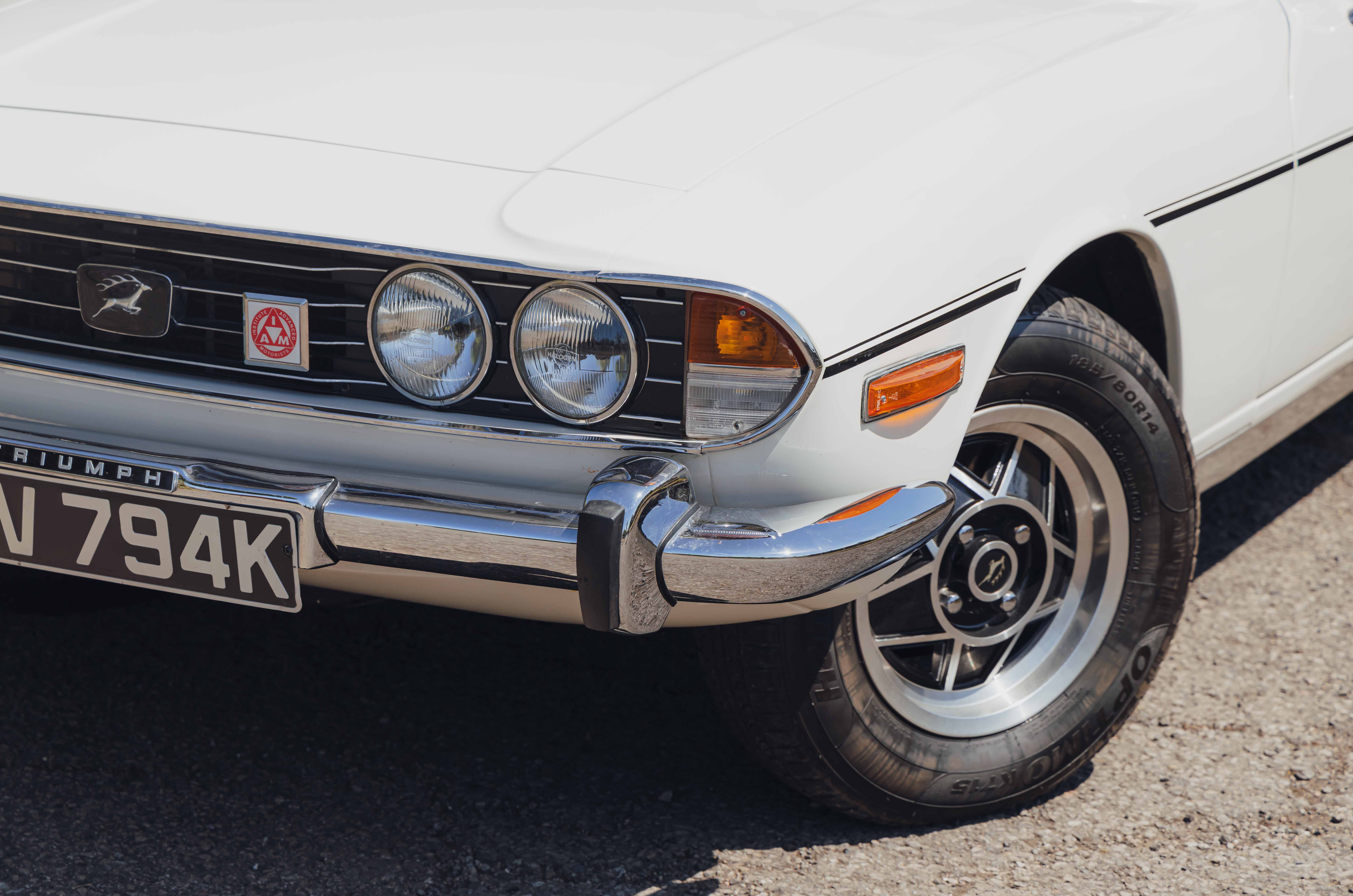 Classic & Sports Car – Triumph Stag vs Ford Mustang Convertible: unlikely rivals