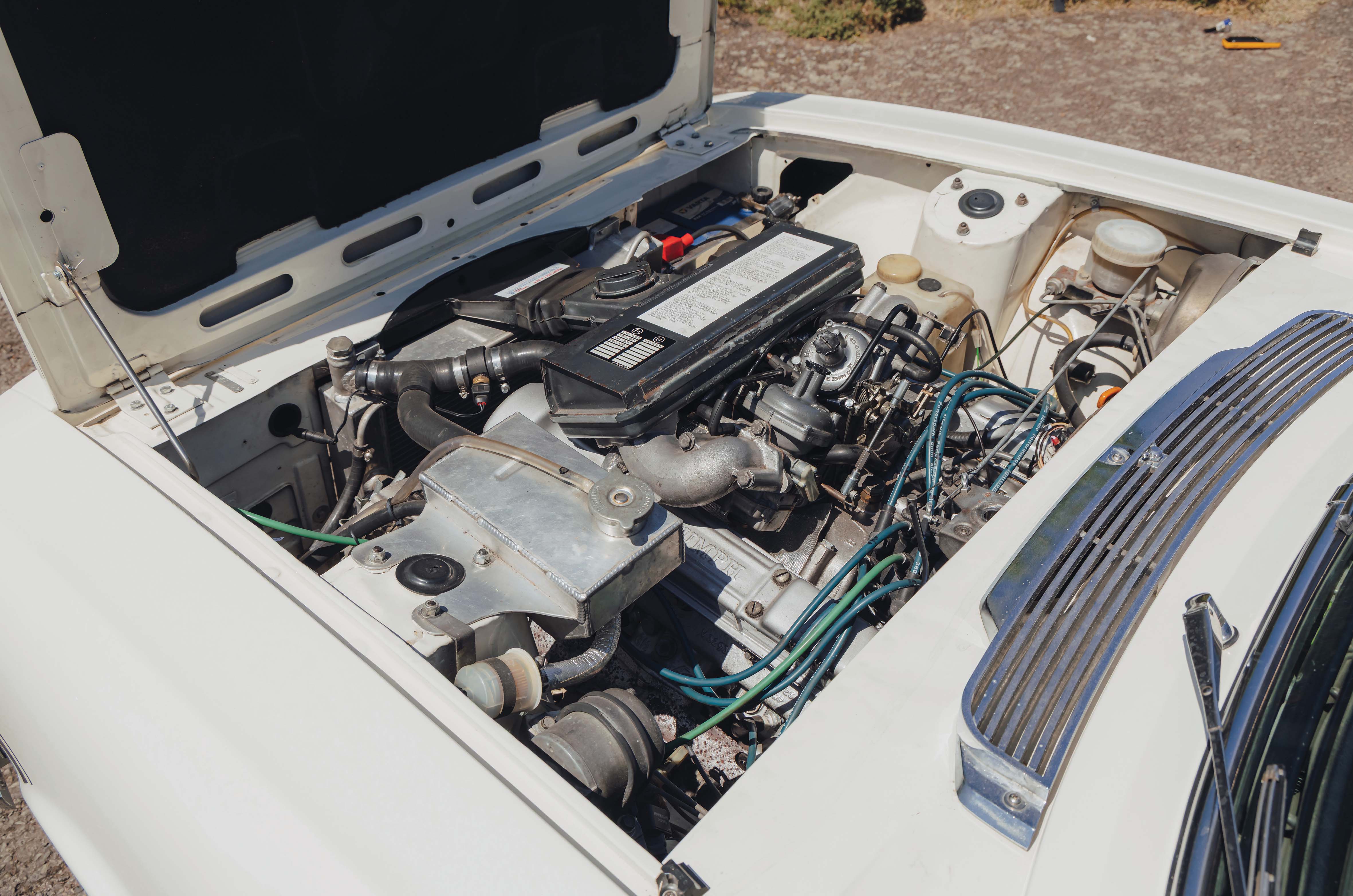 Classic & Sports Car – Triumph Stag vs Ford Mustang Convertible: unlikely rivals