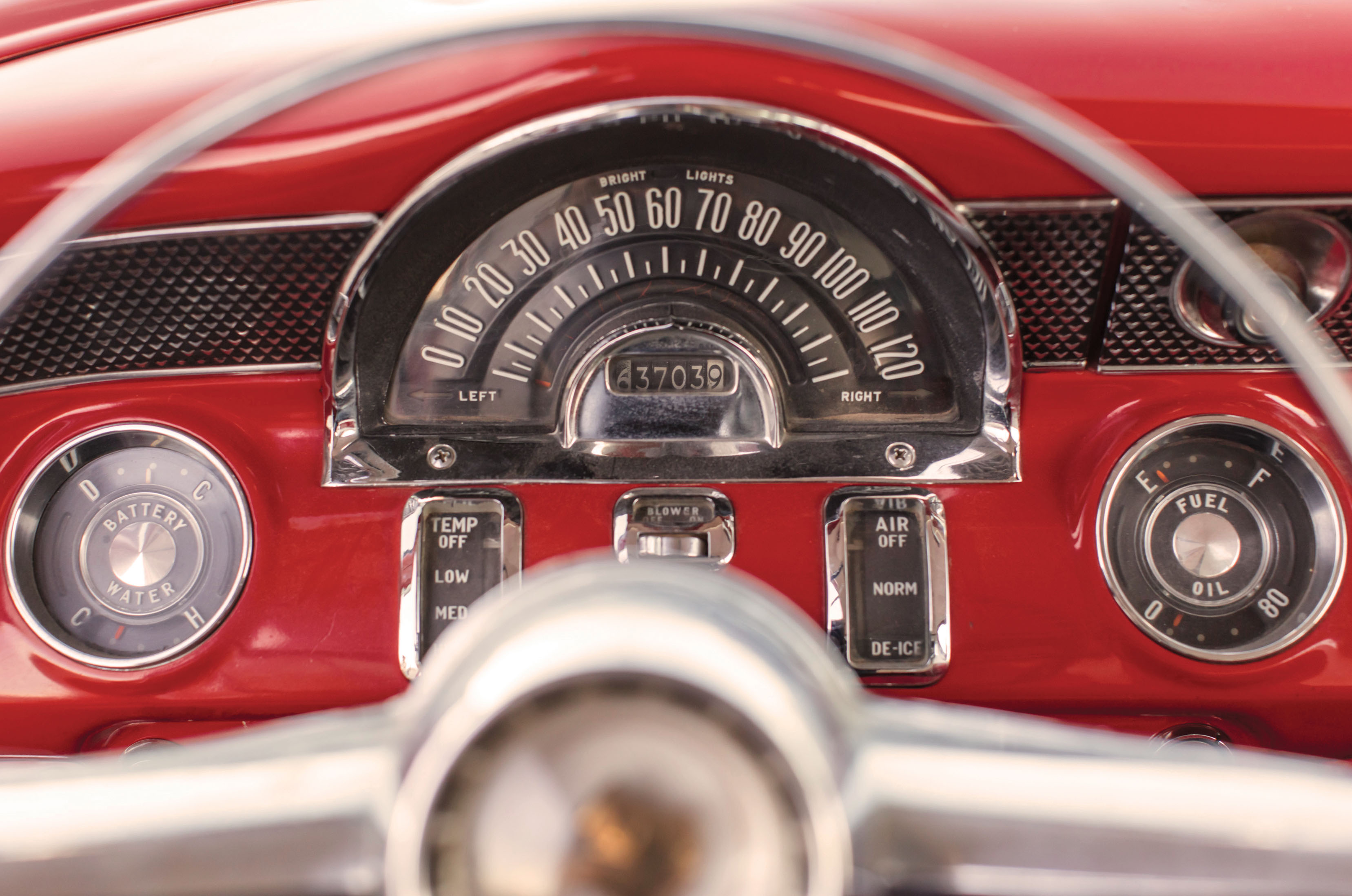 Classic & Sports Car – Pontiac Memphian ambulance: estate of emergency