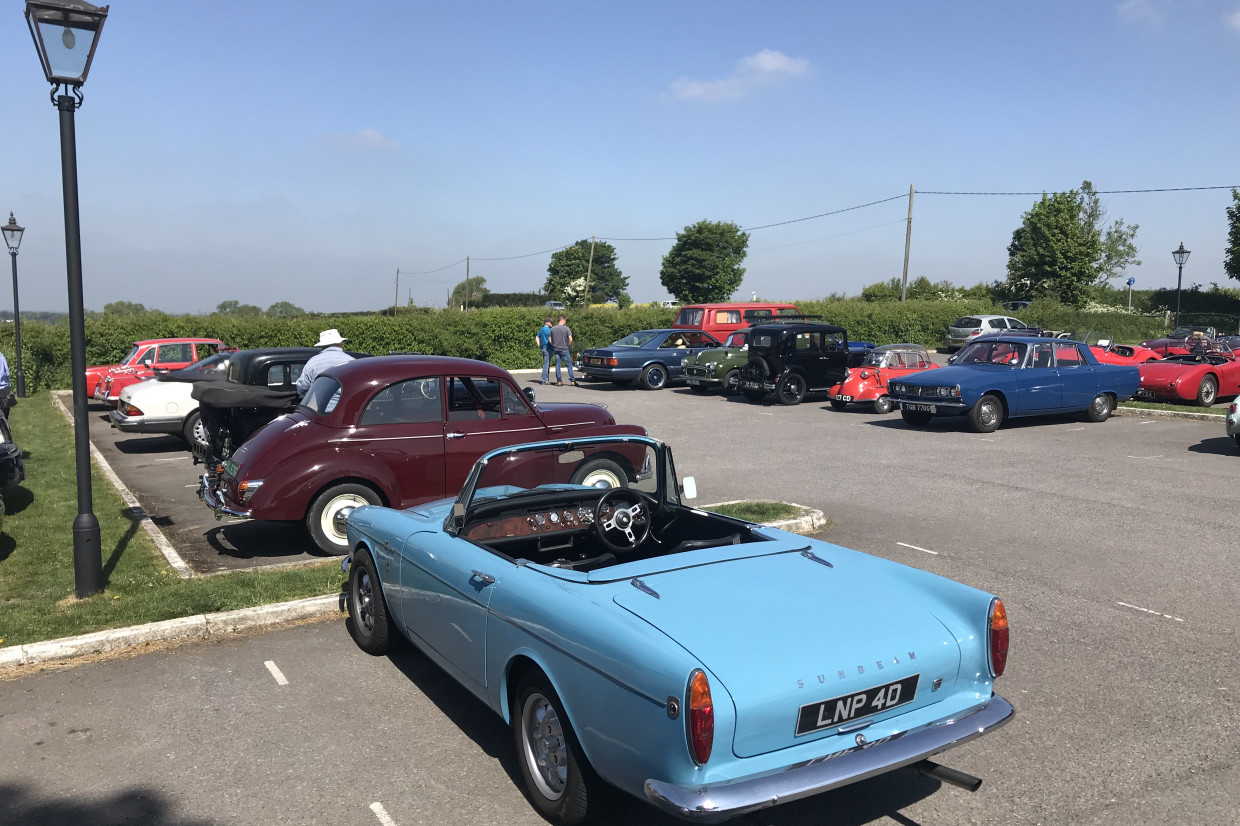 Dozens of classics scale Botley Hill – Classic & Sports Car