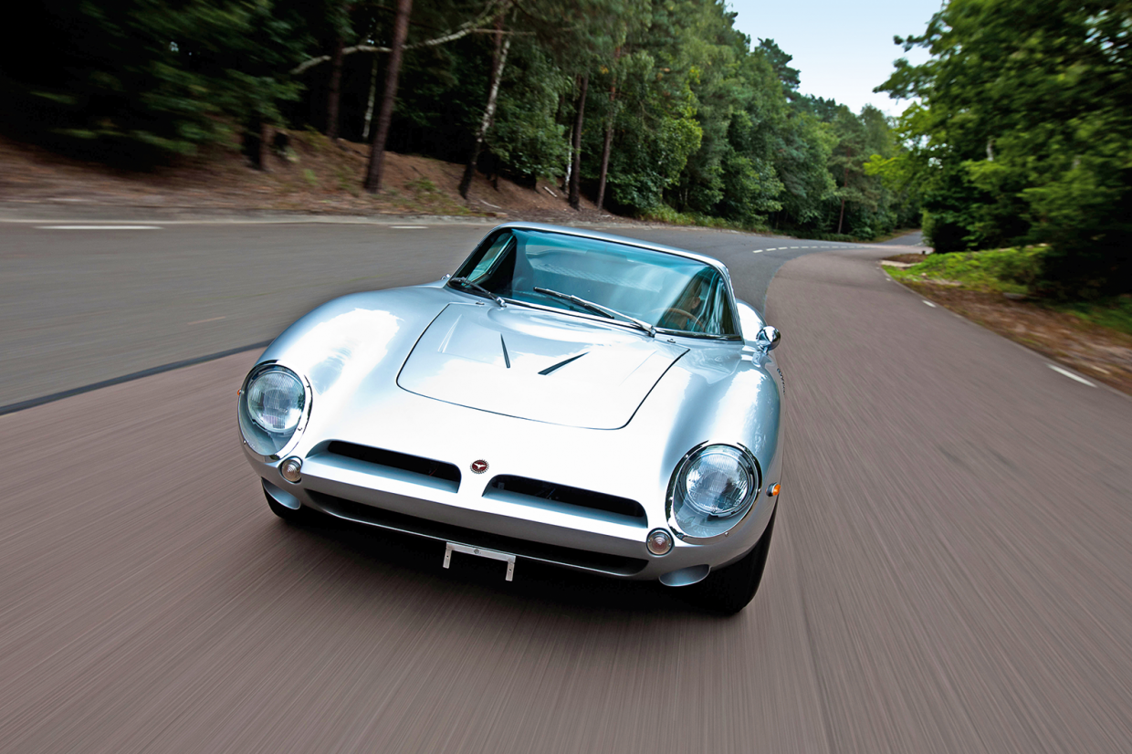 Classic & Sports Car – 10 cars that were built to beat Ferrari