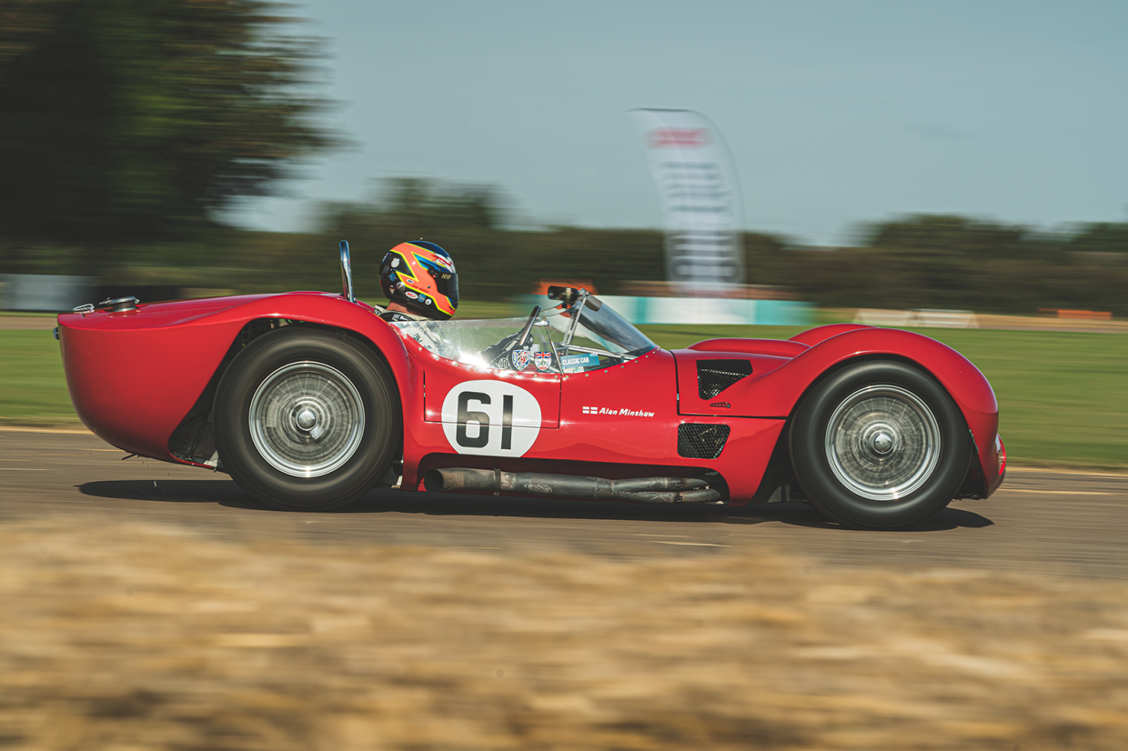 Classic & Sports Car – Retro CarFest