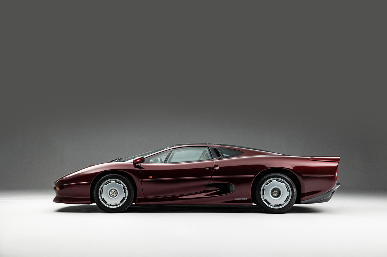 Classic & Sports Car – This Jaguar XJ220 is a record breaker