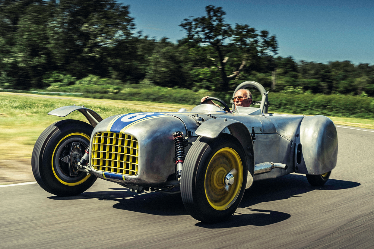 Classic & Sports Car - Lotus Six: flyweight flyer 