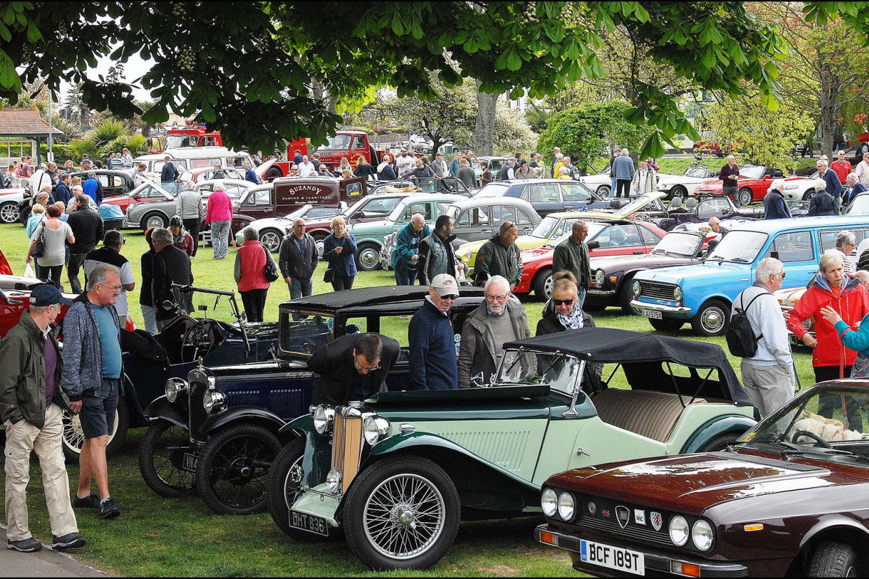 Classic & Sports Car – Crash Box & Classic Car Club Drive It Day show