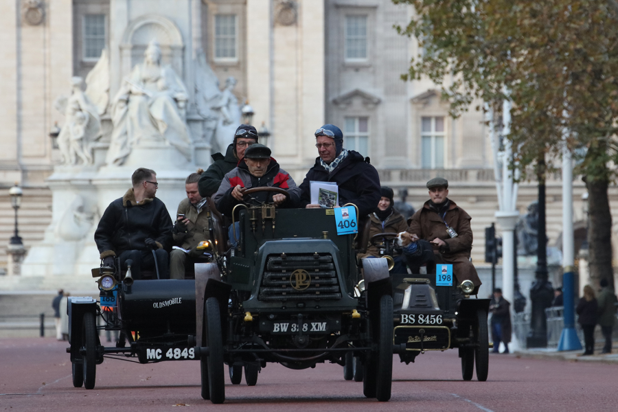 Twin routes and fine weather help make 2018 Brighton Run a roaring success