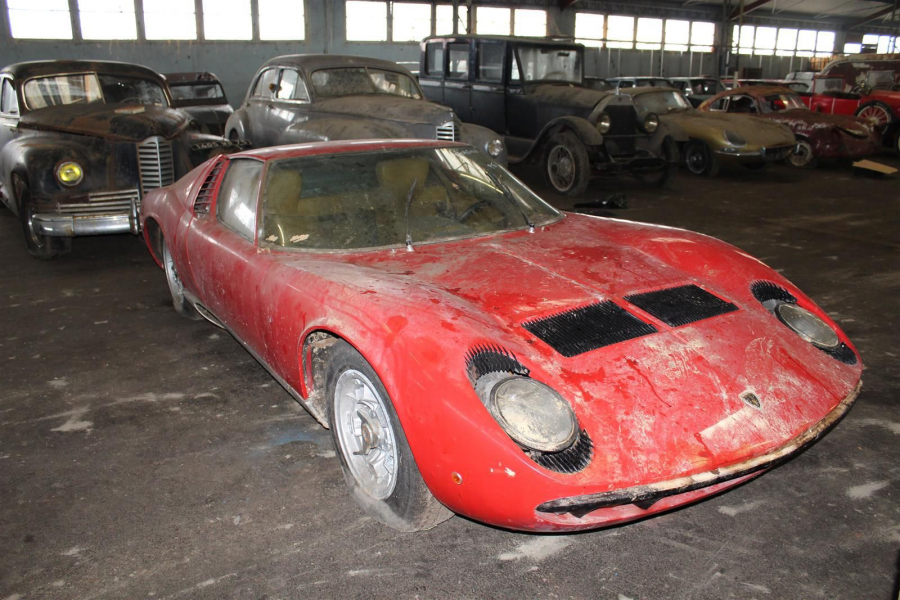 Classic & Sports Car – £493,000 Miura stars at French barn-find sale