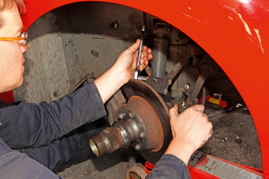 Classic & Sports Car – How to... renew your classic car's balljoints