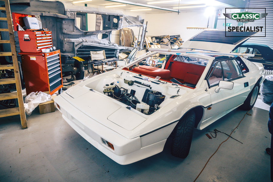 Classic & Sports Car – The specialist: Lotusbits