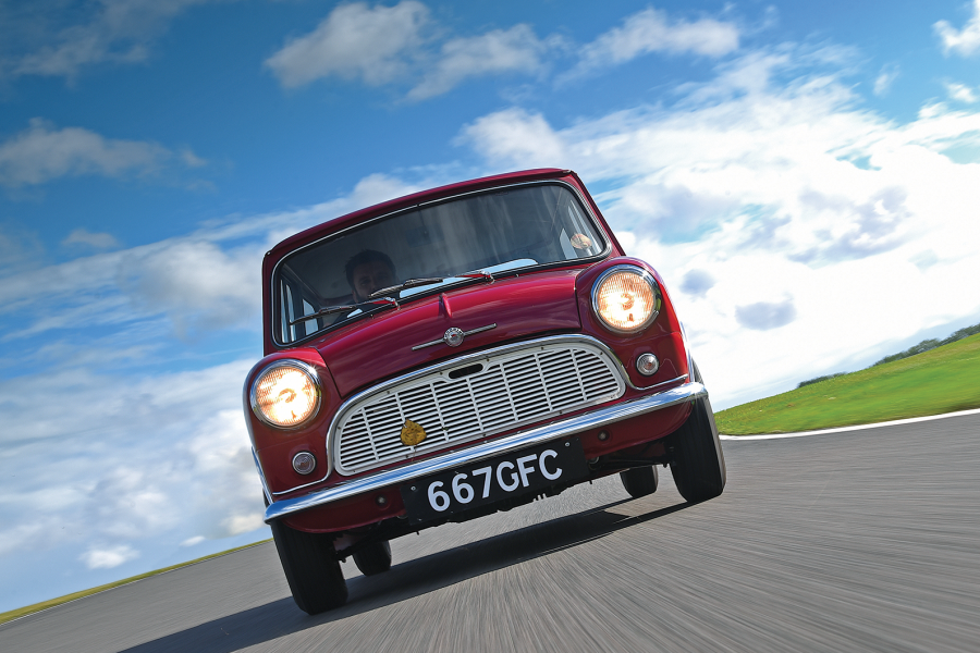 Classic & Sports Car - Morris Mini-Minor: going round again
