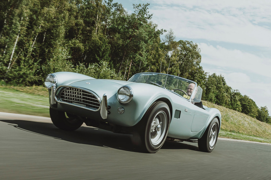 Classic & Sports Car – AC Cobra 289: return of the space cowboy