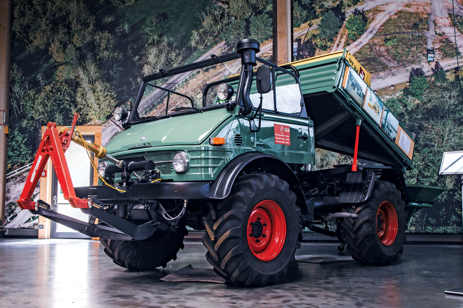 Classic & Sports Car – Classic shrine: Unimog Museum