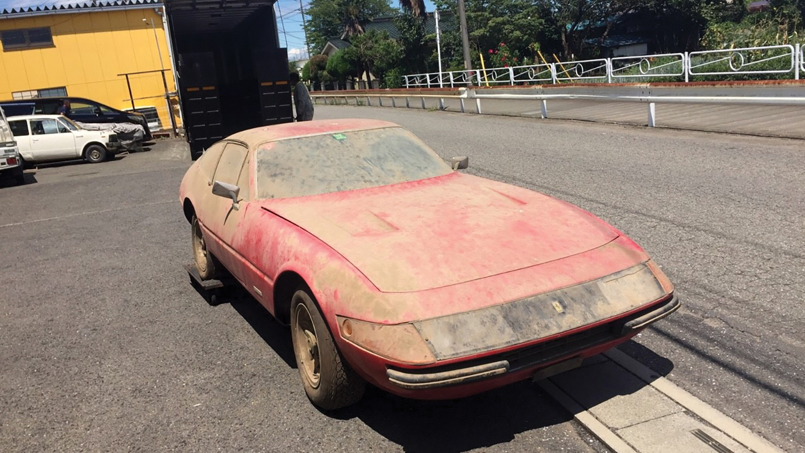 Ferrari Daytona barnfind