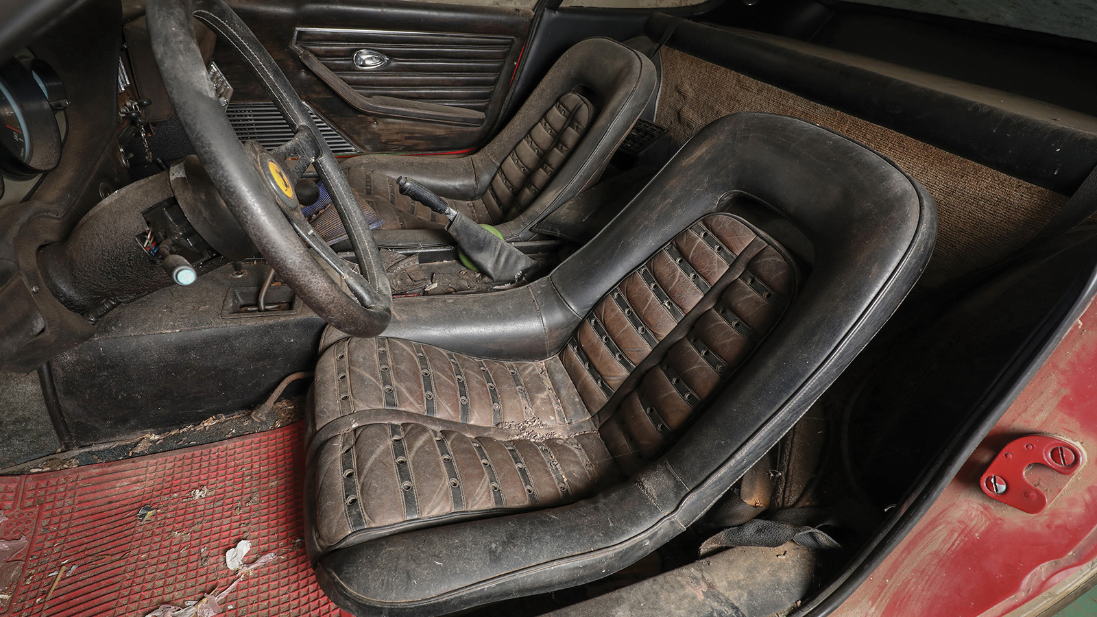 Ferrari Daytona barnfind