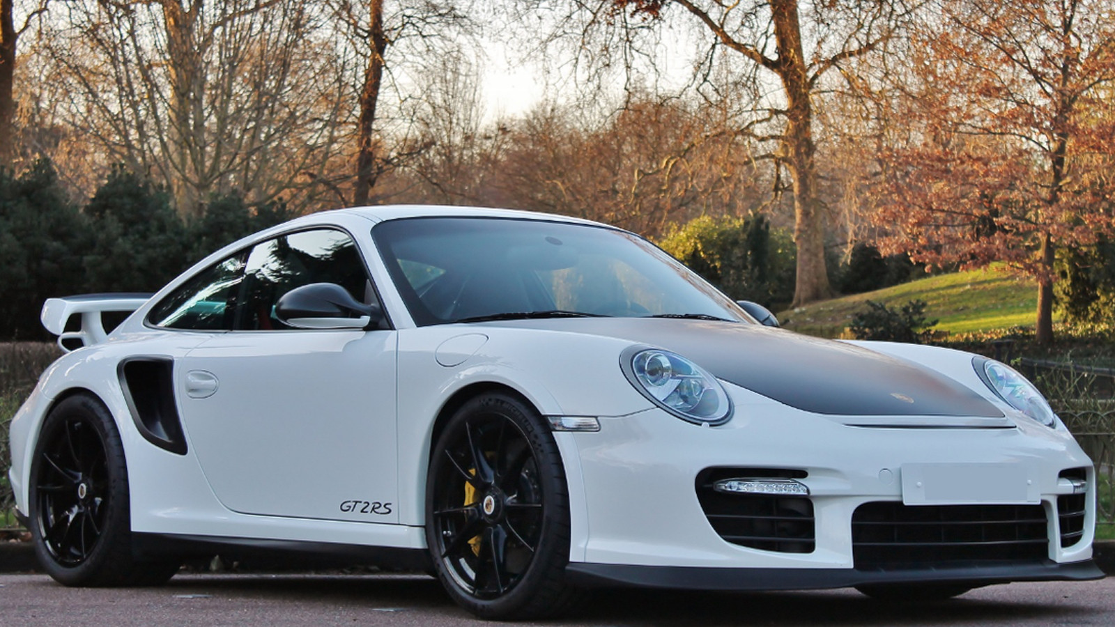 Celebrity cars and more up for auction at Race Retro 2018