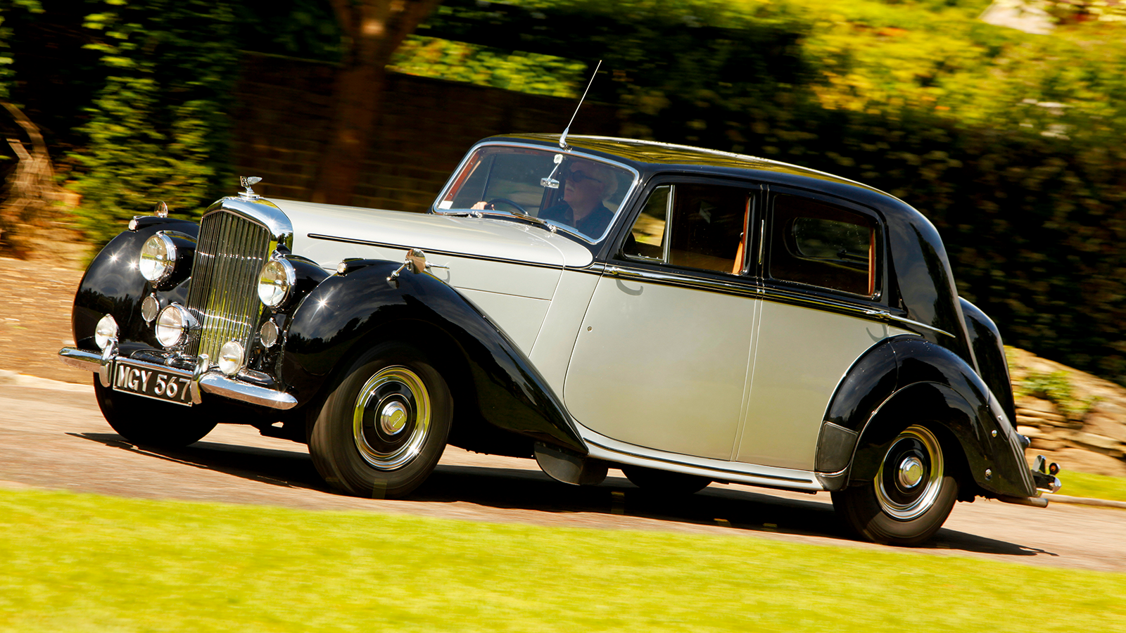 Top 10 undervalued classic cars