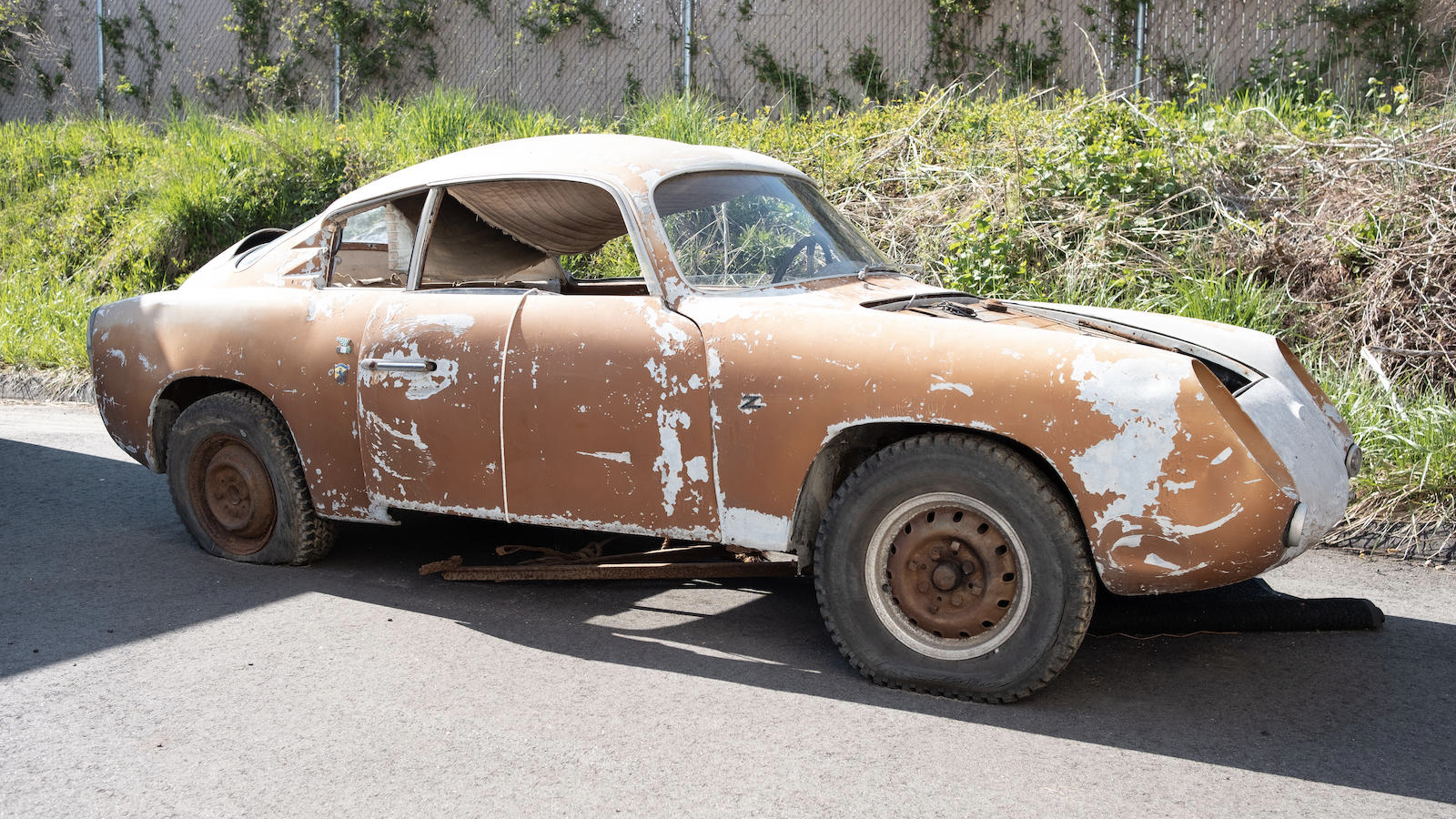 Rare trio of TV barn-find Fiat-Abarths set for auction