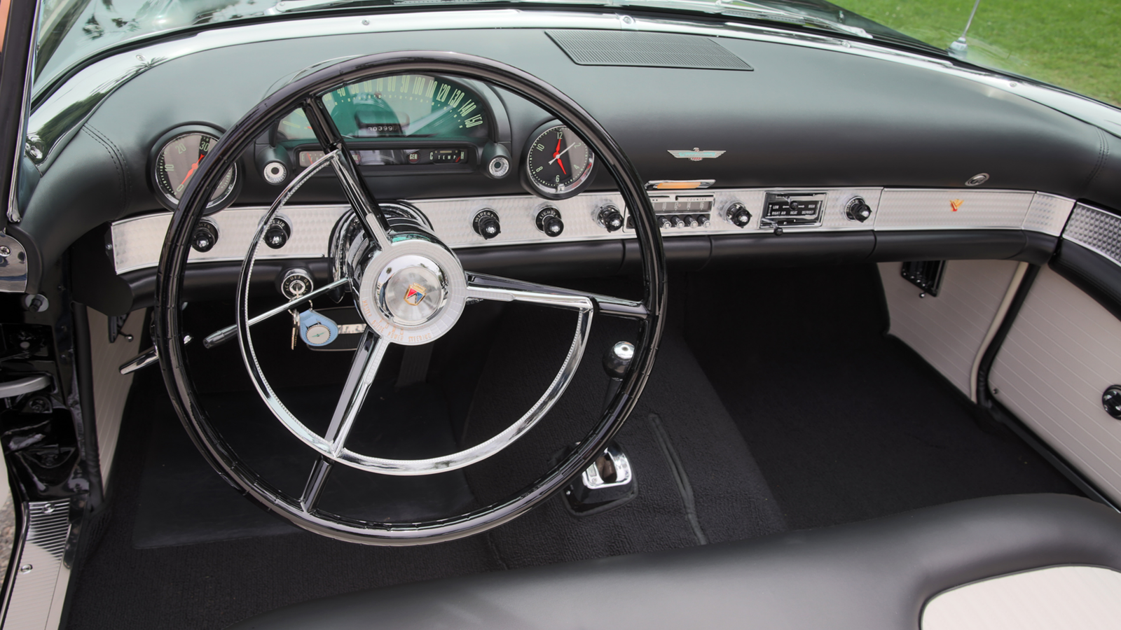 Marilyn Monroe’s Ford Thunderbird heads to auction for the first time ever