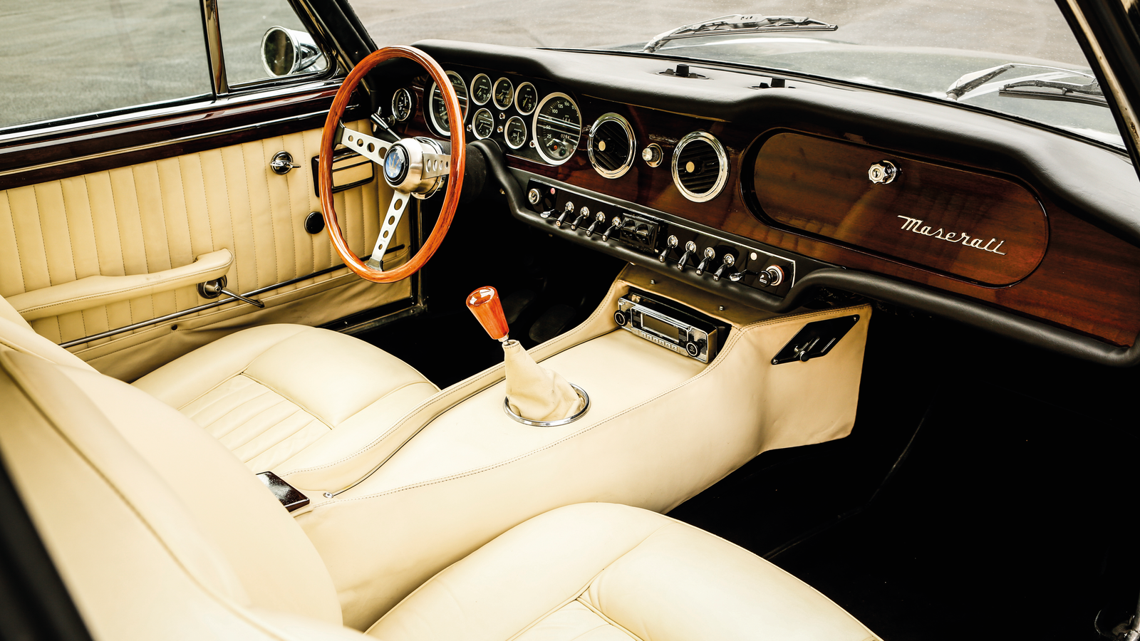 Sports cars for the family: classic GTs with four seats