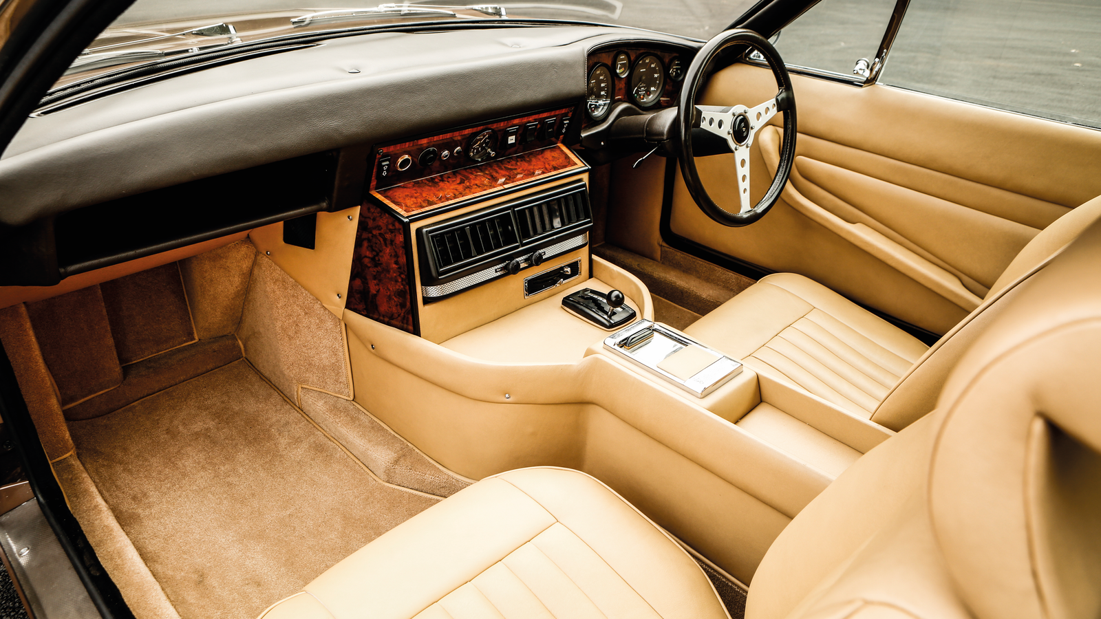 Sports cars for the family: classic GTs with four seats