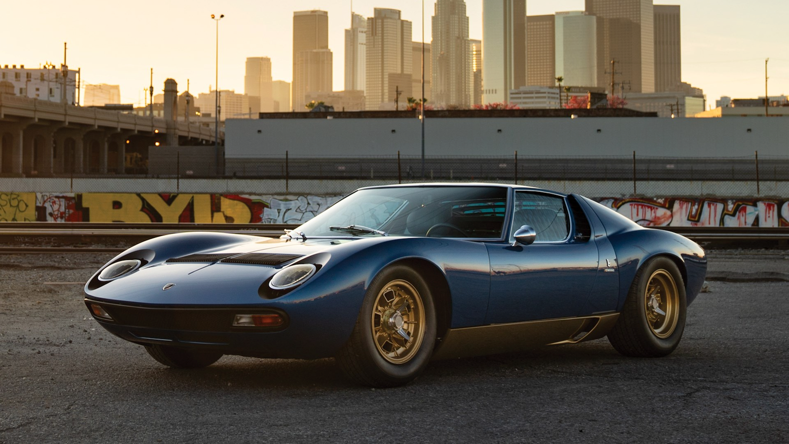 Fabled Ferrari tops $39.8m Los Angeles auction
