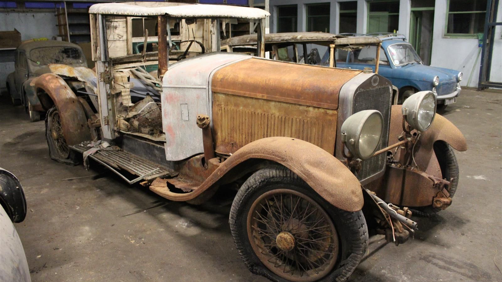 81 dusty classics unearthed in bumper French barn-find