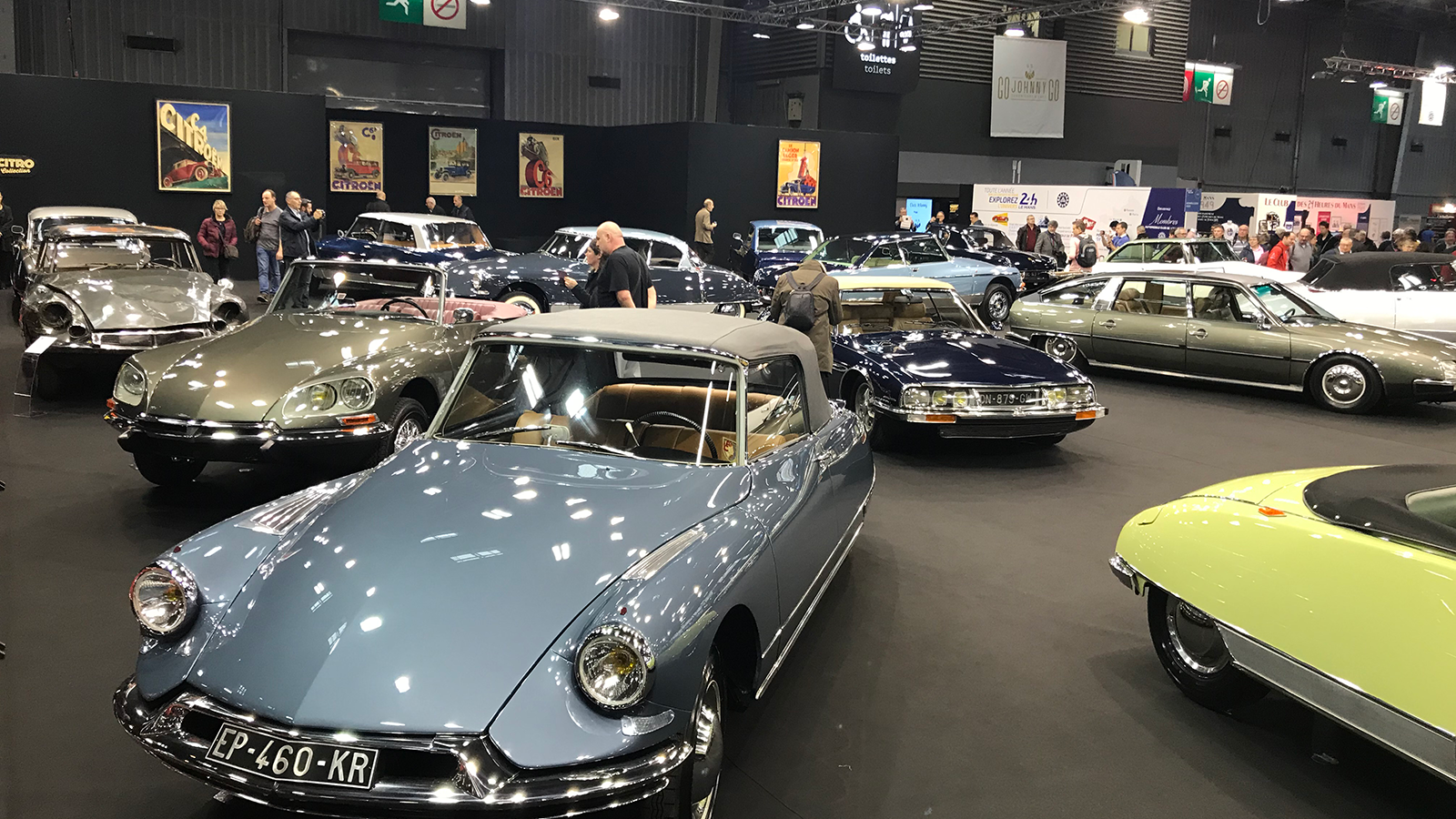 Citroën, supercars and an enormous truck: it could only be Rétromobile!