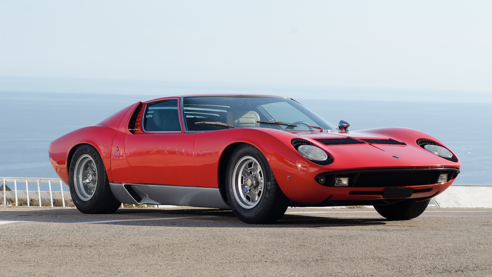 muscle v supercar