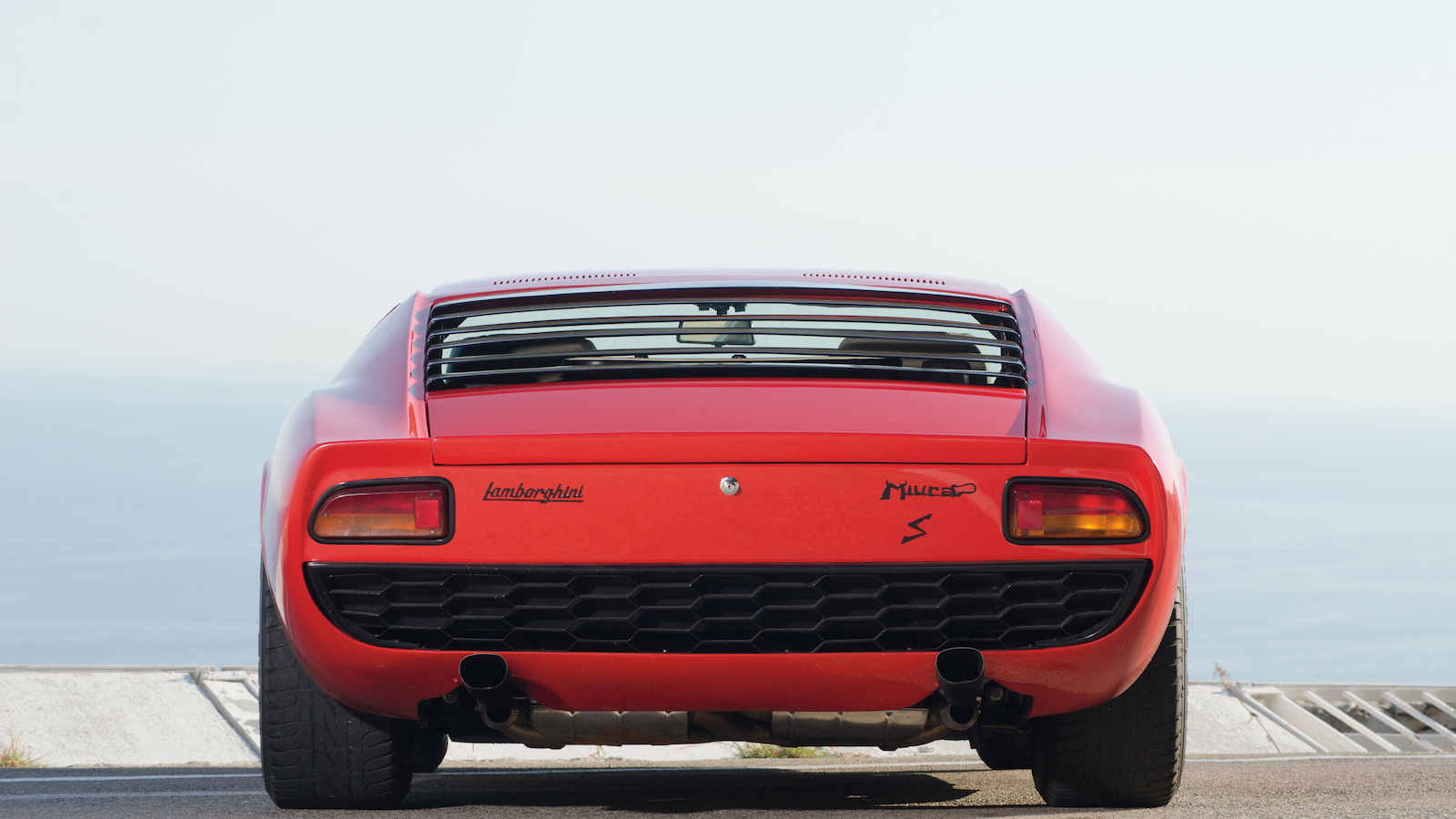 muscle v supercar