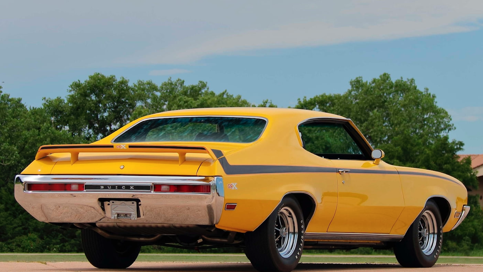 muscle v supercar