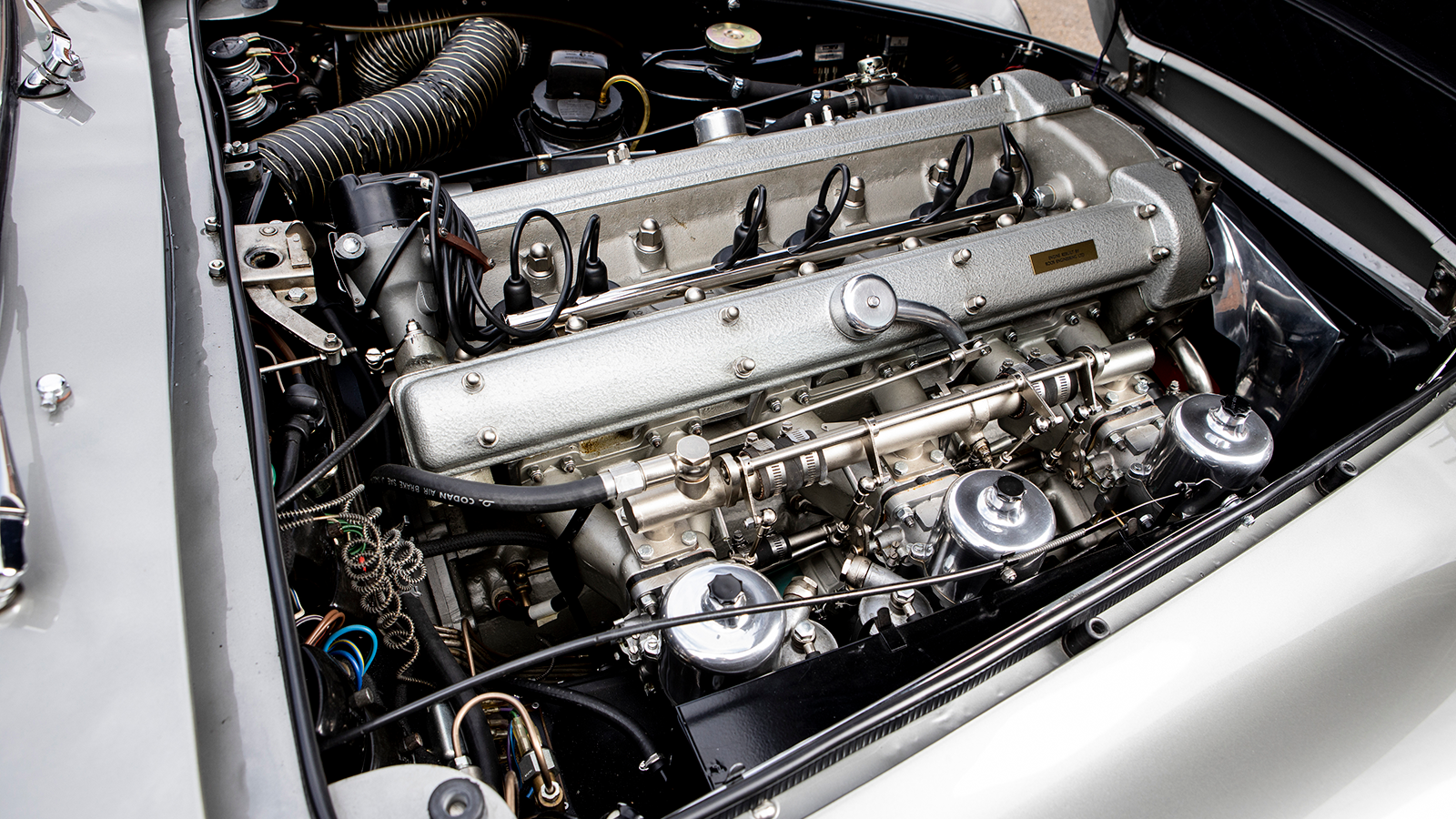 Bond DB5 sells for $6m at auction