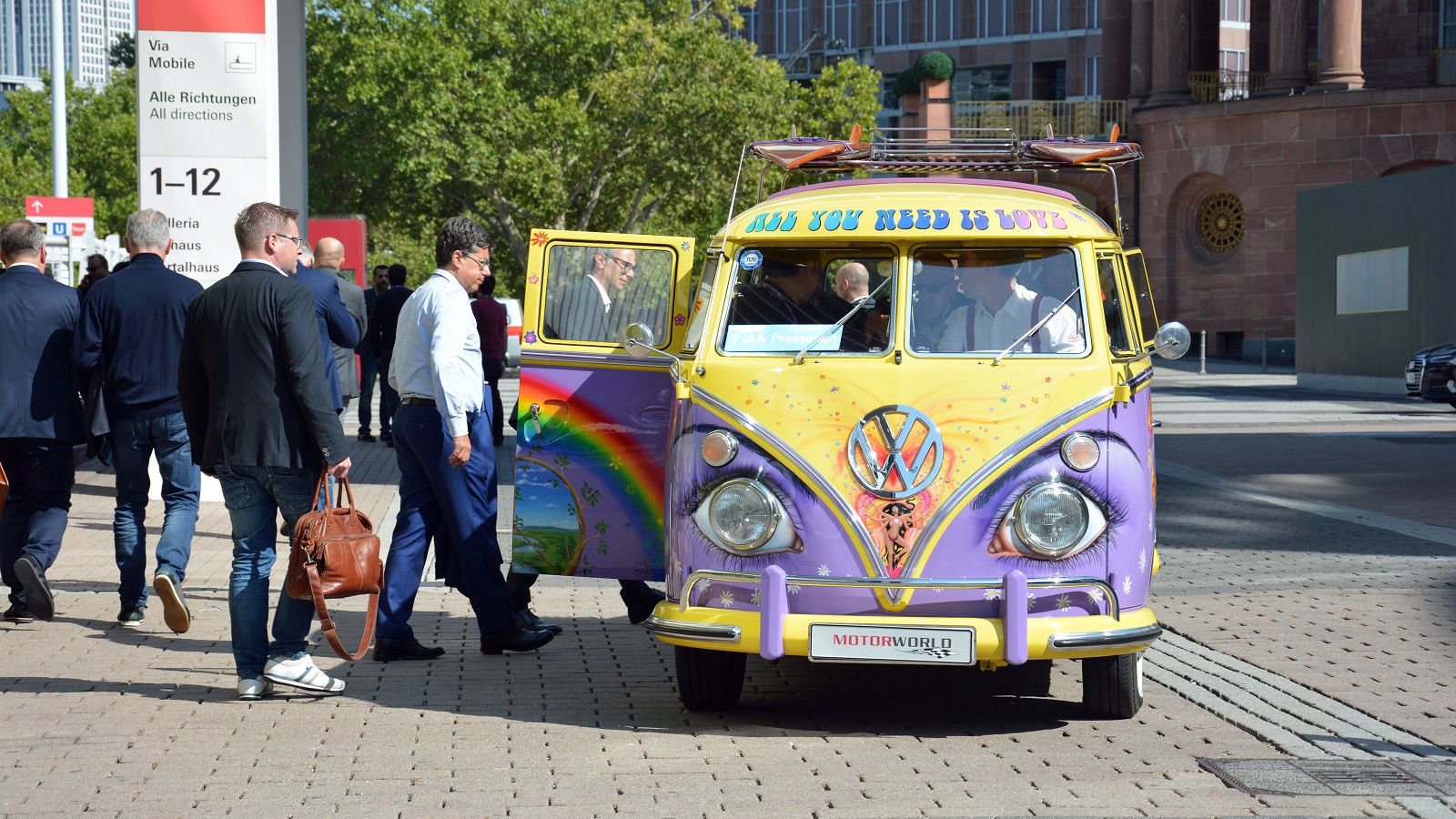 Volkswagen T2 press shuttle