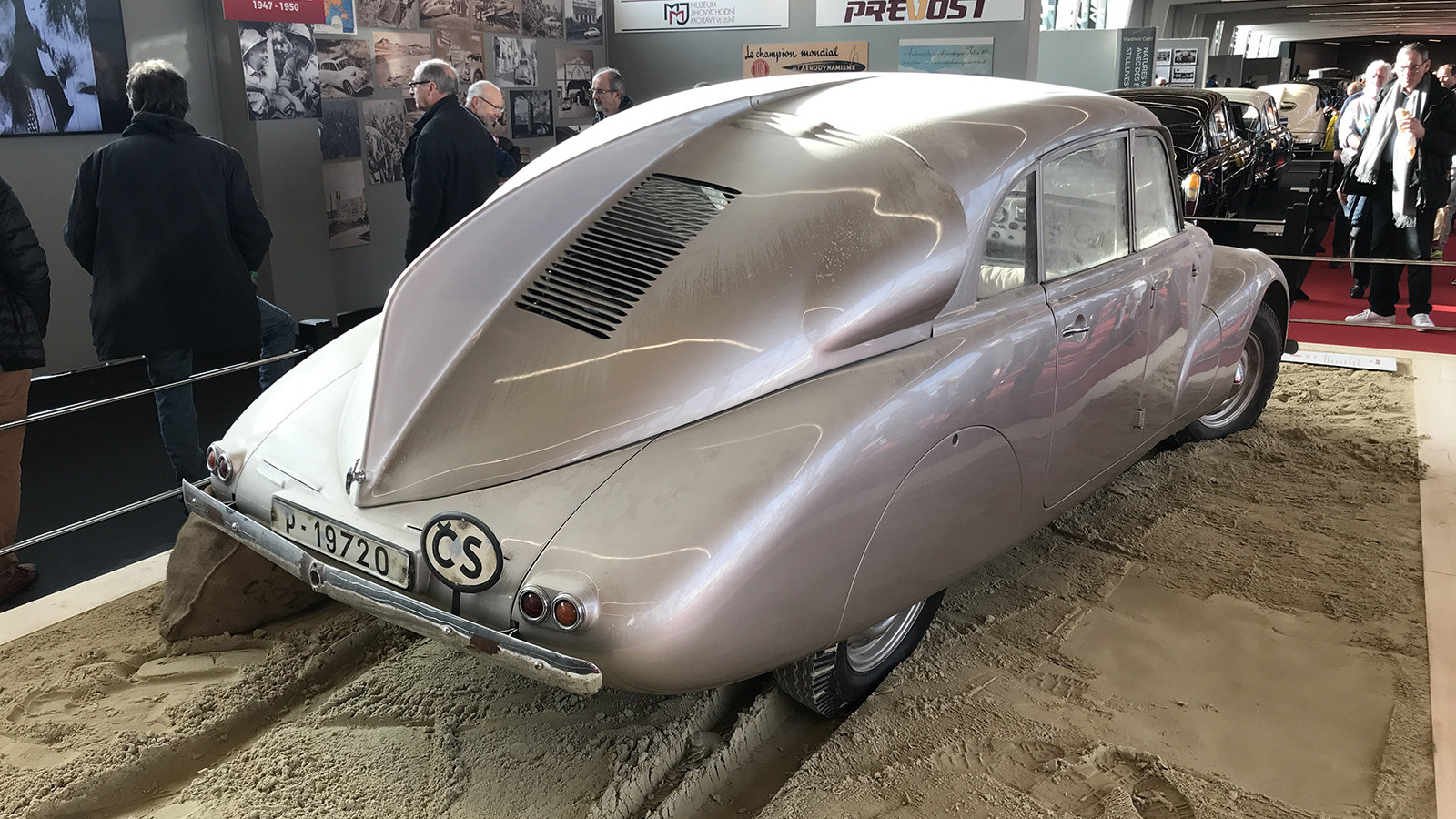Tatra T87