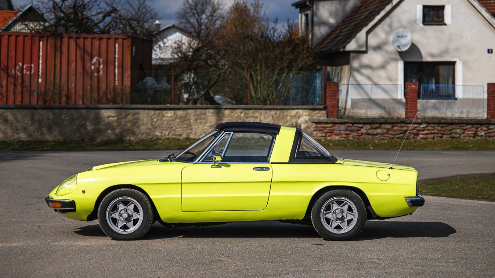 60 years of the Alfa Romeo Spider | Classic & Sports Car