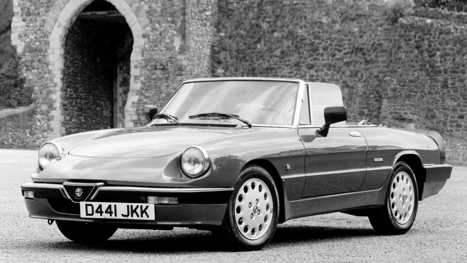 趣味・スポーツ・実用 ALFA ROMEO SPIDER 1966-1990 60 years of the Alfa Romeo Spider | Classic & Sports Car
