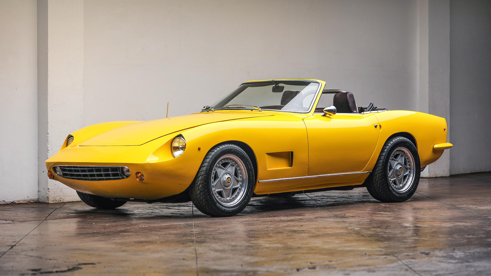 Rare Apollo trio lead 200-strong Worldwide Auctioneers sale 
