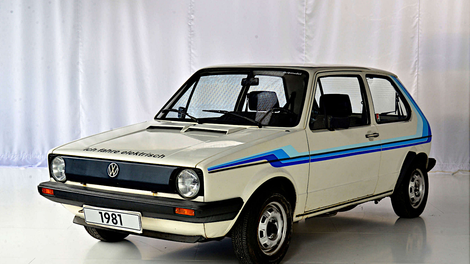 Os carros eléctricos podem estar na moda hoje em dia, mas isso não significa que sejam novos