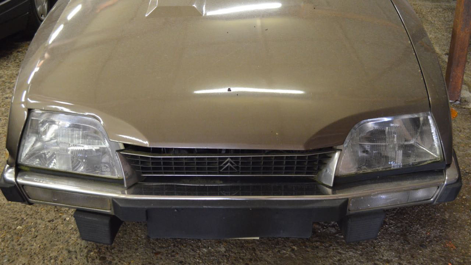 This is what 148 Citroën CXs in a barn looks like