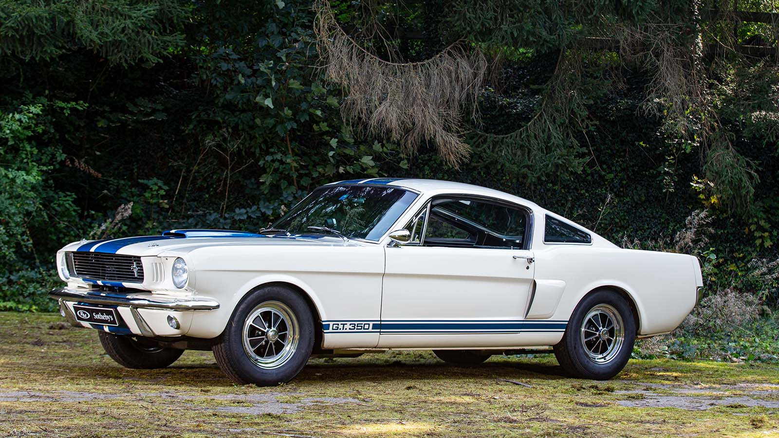 30 show-stopping classic cars for sale at Rétromobile 2025