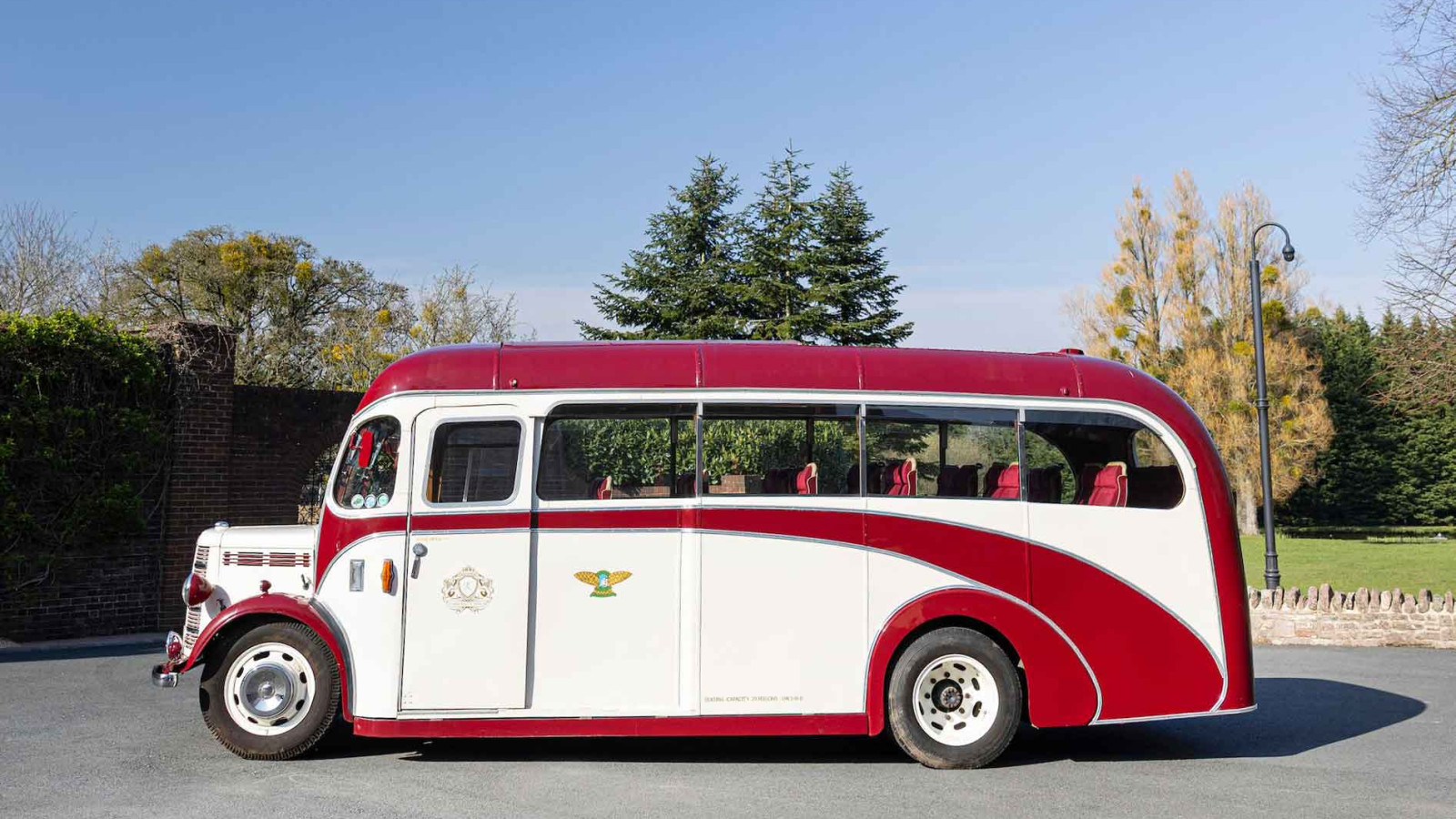 7. 1948 Bedford OB coach (€29,000-40,500)