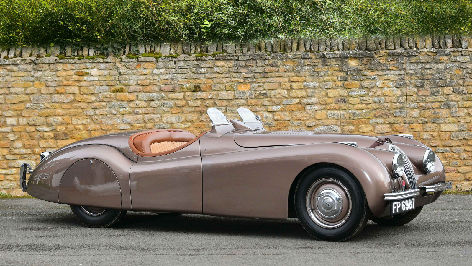 8. 1950 Jaguar XK120 (€80,500-92,000)
