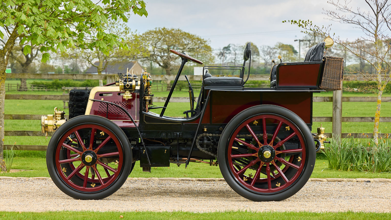 1. 1898 Panhard et Levassor M4E ($1.25 - $2m/€1m - €1.7m)