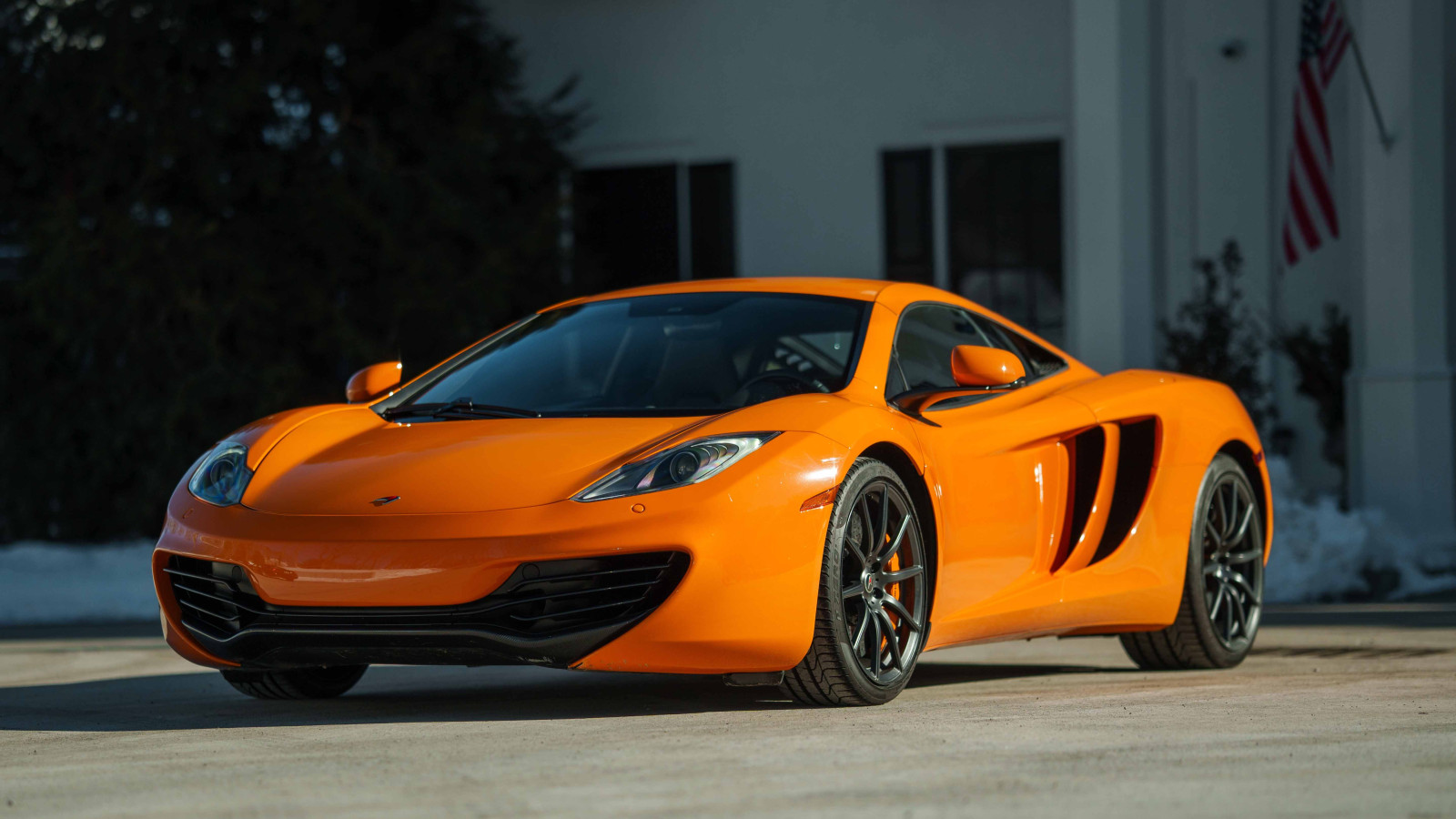 18 V8-engined classics for sale at Amelia Island