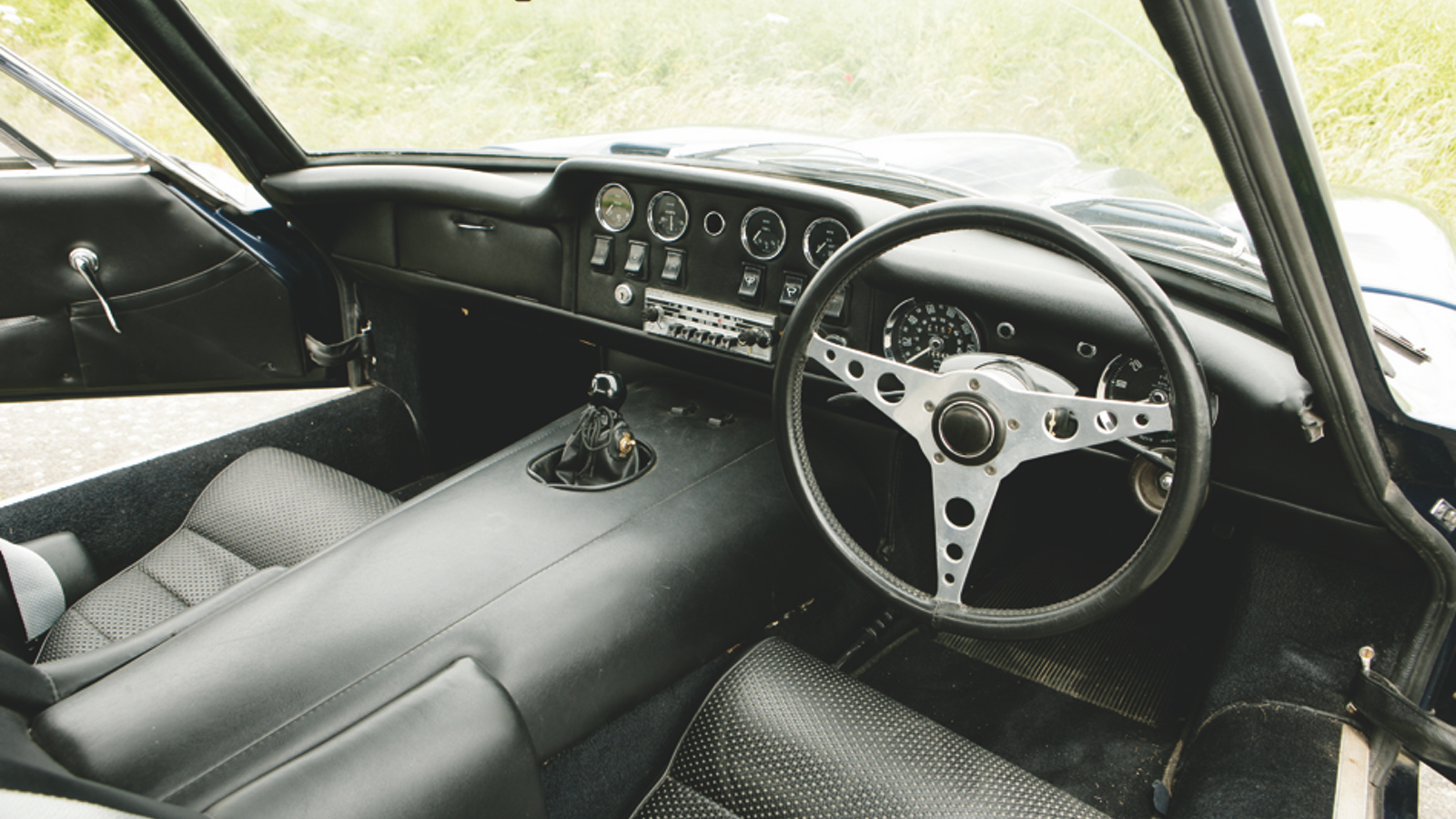 Baby GTs: E-type class for half the cash